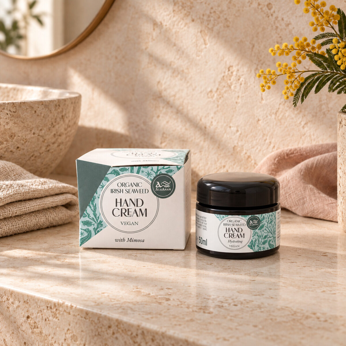 Krem do rąk AlgAran — produkt w aranżacji
